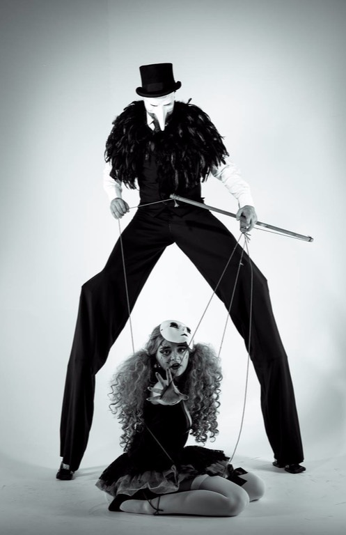 hire a stilt walker