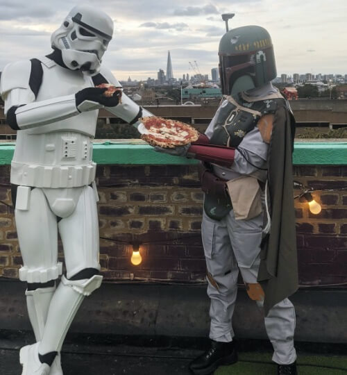 stormtroopers eating pizza