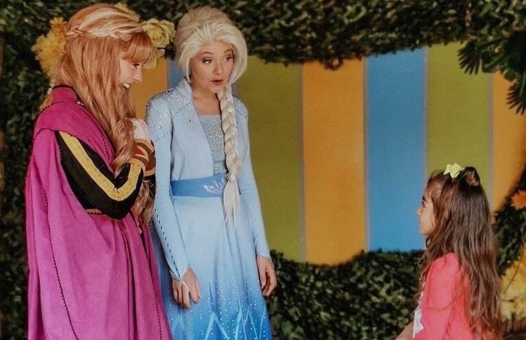 hire princess Anna and Elsa