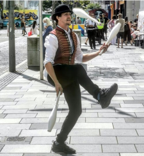 circus carnival performers