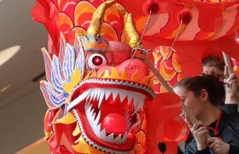 Chinese dragon performers oddle 4